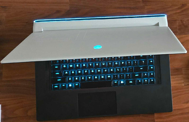 Ailenware x17R2 3080Ti 16GB Gaming laptop in Desktop Computers in Ottawa - Image 3
