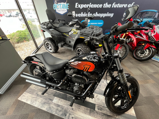 2023 Softail Street Bob 114 - Brand new - Only 11KM - $19,999 in Street, Cruisers & Choppers in Edmonton - Image 4