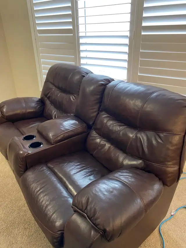 3-Piece reclining Brown Leather  Sofa, loveseat and chair in Couches & Futons in Calgary - Image 4