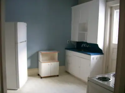 BOWMANVILLE - UPPER FLOOR 2 BEDROOM APT. AVAIL. JULY 1ST