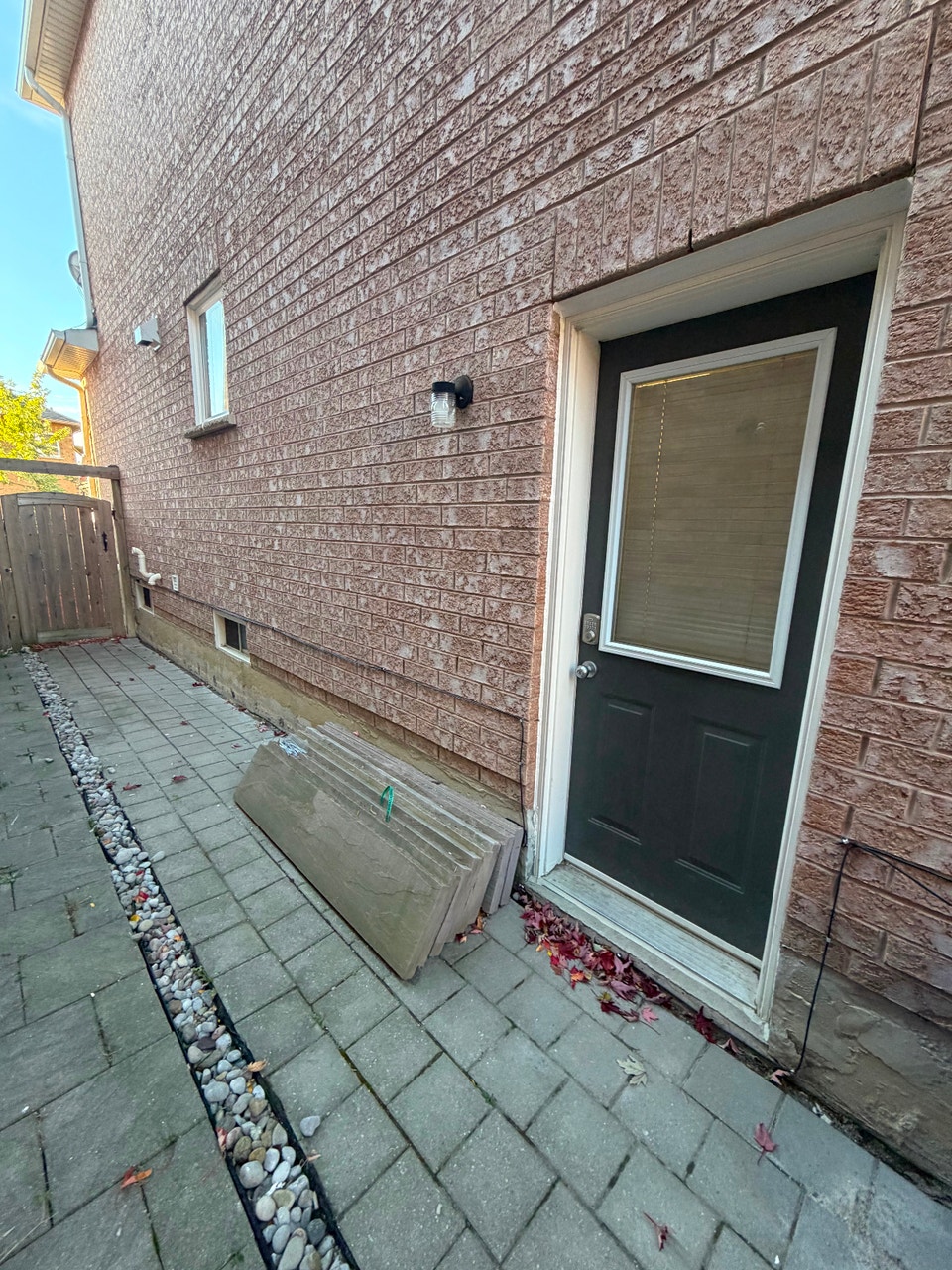Newly Renovated Basement Studio for Rent – Newmarket 2