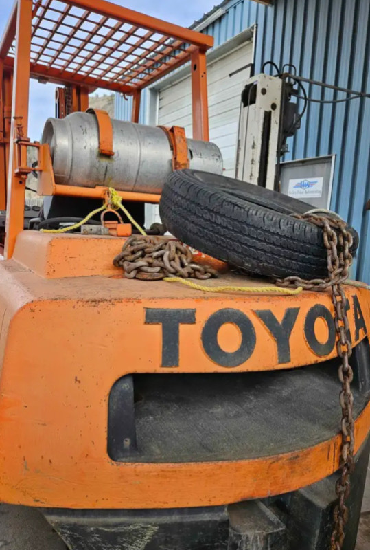 Forklift For Sale - Toyota FG45 in Heavy Equipment in Penticton - Image 4