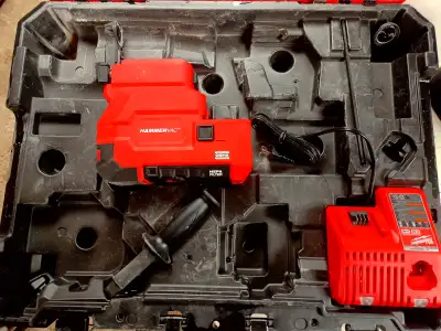 Milwaukee M18 2712-DE (2712-22DE) HEPA Hammervac, View more