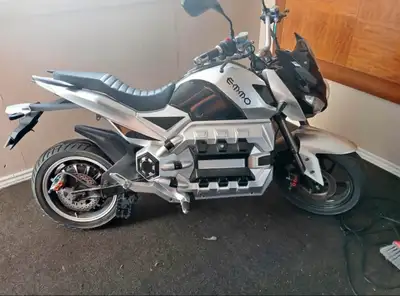 New e-bike . Don’t ride and only 29km on it . Literally brand new comes with cover / plate / 2 Keys...