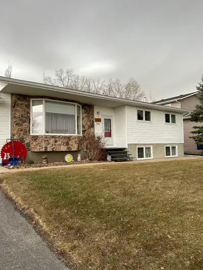 This well maintained 4 -Bedroom, 2-bathroom bungalow offering just over 1300sq.ft of main floor livi...