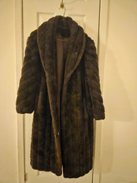 Mariel vintage 80s faux fur coat (made in USA), size medium, len