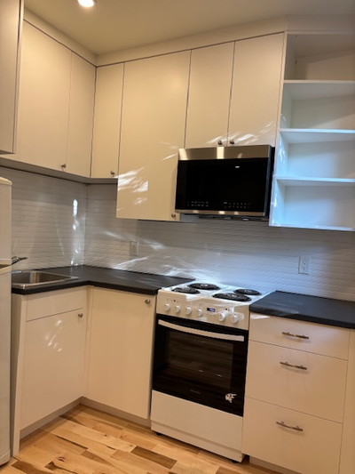 $1860/month. Recently renovated 1 bdrm, 2 bath, two-storey apartment available in residential area o...