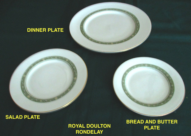 ROYAL DOULTON CHINA - RONDELAY in Arts & Collectibles in Moncton - Image 3