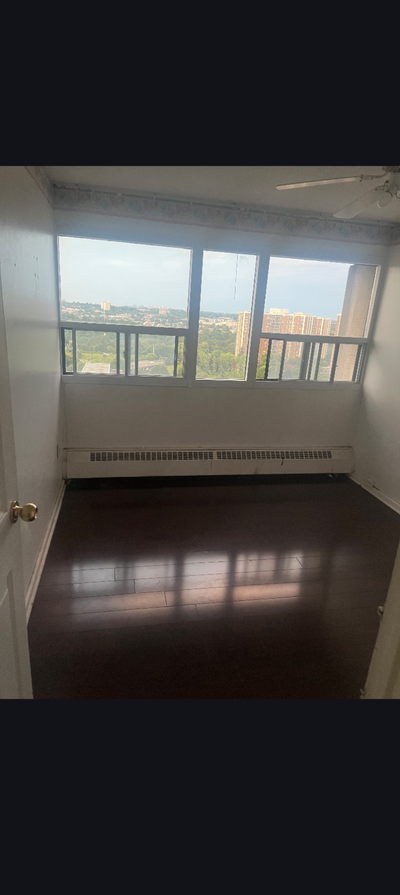 Shared Accommodation. Room for Rent. Close to All Amenities! Availble Now. Preferred Single Person W...