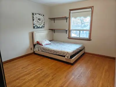 Big furnished Mainfloor Masterbedroom Available July 1