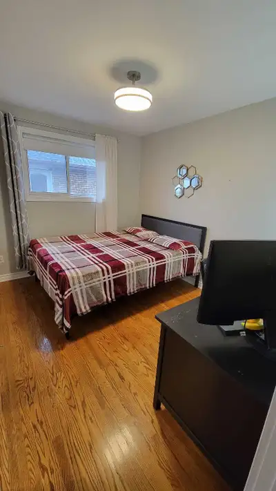 ‼️Oshawa : Private Room on Main Floor for Rent‼️ Sharing option is also available Clean, safe, and q...