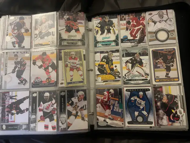 Found hockey cards 65702490422018122