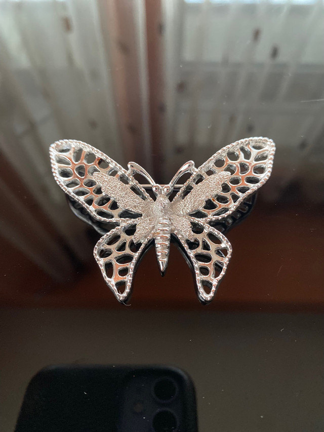 SARAH COVENTRY SILVER TONE  BUTTERFLY BROOCH VINTAGE in Jewellery & Watches in Delta/Surrey/Langley