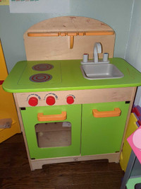 Toy kitchen 