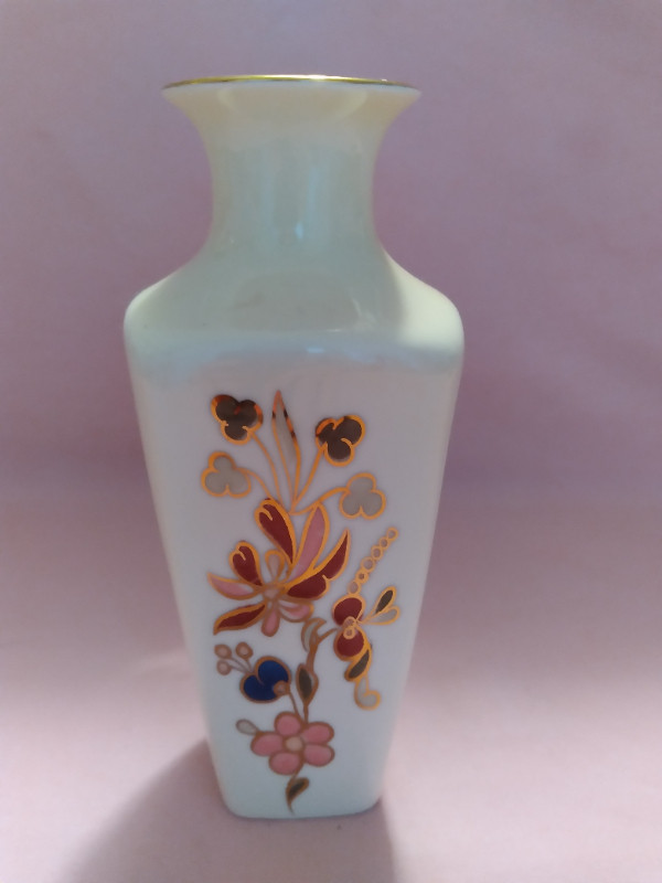 Vintage Zsolnay Hungary Bud Vase in Arts & Collectibles in Barrie - Image 3