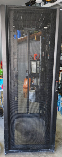 APC Server Rack with front and rear doors 42U Netshelter