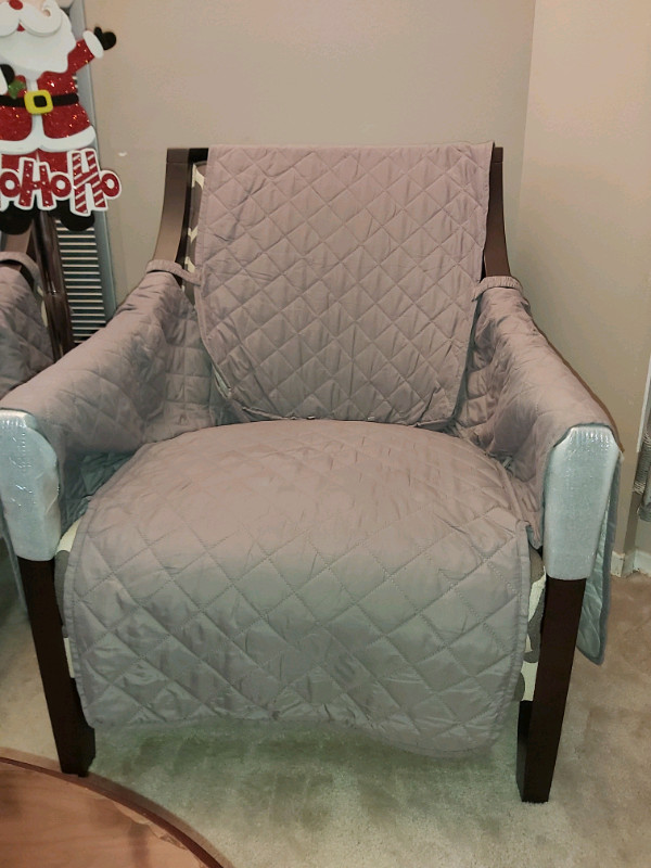 Set of 3 pieces- Quilted Slipcover- Sofa and 2 chairs- reversibl in Couches & Futons in City of Toronto - Image 3