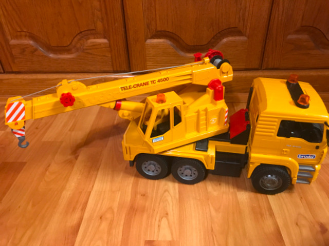 Bruder MAN Tele-Crane TC 4500 in Toys & Games in Windsor Region - Image 2