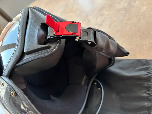 Zox Motorcycle Helmet in Motorcycle Parts & Accessories in Winnipeg - Image 4