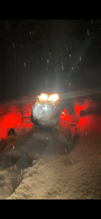 2006 skidoo renegade 600ho sdi, great sled runs and drives great, very fun sled, everything is perfe...