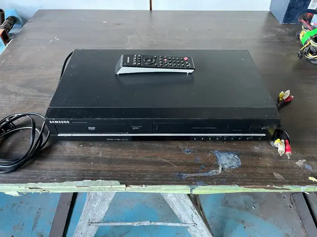 Samsung DVD -V6700 combo player in General Electronics in Oakville / Halton Region - Image 2