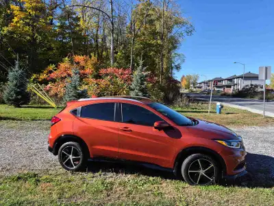 Une seule propriétaire non fumeuse. 32 200 Km, AWD, vitres teintées, protection 3M sur l’avant. Camé...