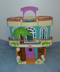 Fisher Price Sweet St Loving Family Beach House Polly Pocket