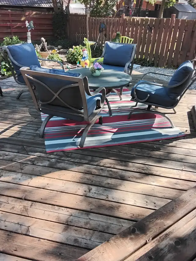 Outdoor patio set table four chairs and cushions in denim blue in Patio & Garden Furniture in Chatham-Kent - Image 2