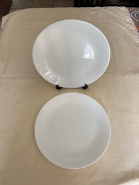 2 Corelle white dinner plates