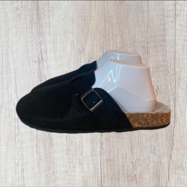 OT Black Felt Slipper Slides Size 12 in Men's Shoes in City of Toronto - Image 2