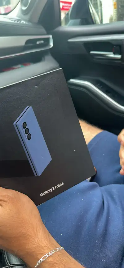 Samsung Galaxy fold 6 512gb like new barely used, View more