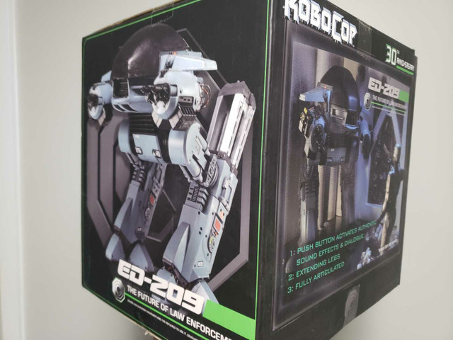 NECA Robocop ED-209 Deluxe Figure (NEW) in Arts & Collectibles in London - Image 4