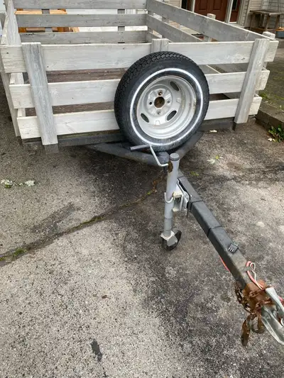 96” x 64” (5’4” wide by 8’ long). Full sheets of plywood fits between the wheel wells. Northeast Lon...