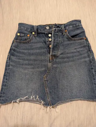 Levi's Ladies Denim Skirt Size 25, View more