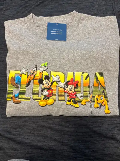 This brand new XL Disney Florida T-shirt features a vibrant graphic with Mickey, Minnie, Goofy, and...
