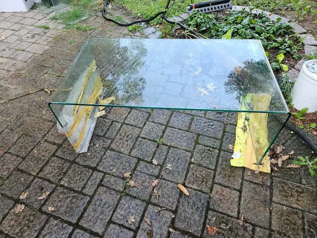 Bent Glass Table Set in Coffee Tables in City of Toronto - Image 3