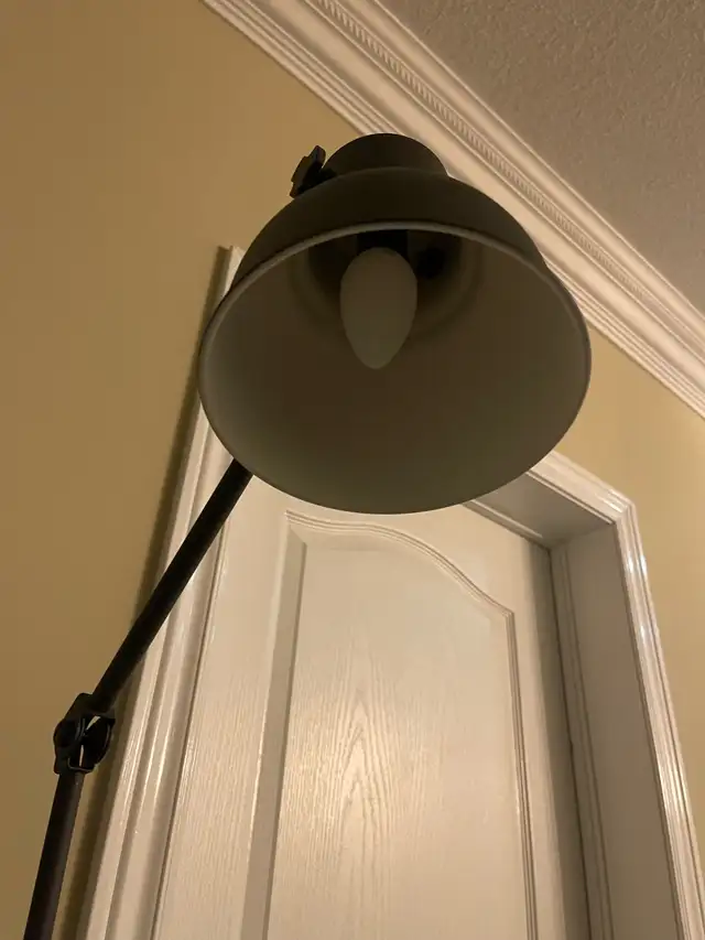 IKEAa Hektar work lamp with wireless charging dark grey in Indoor Lighting & Fans in Mississauga / Peel Region - Image 3