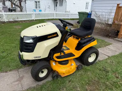 tracteur à gazon Cub Cadet, View more