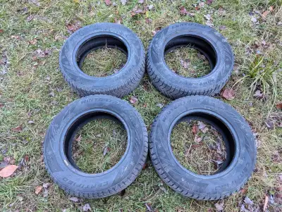 Kit de 4 pneus d'hiver 15 pouces (195/65R15) Marque Certified WinterTrek Cloutables