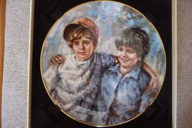 ROYAL DOULTON ALL GOD'S CHILDREN 5 PLATES BY LISETTE DEWINE in Arts & Collectibles in Sudbury - Image 8