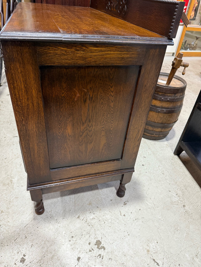 solid oak dresser with barley  twist legs in Dressers & Wardrobes in Edmonton - Image 3