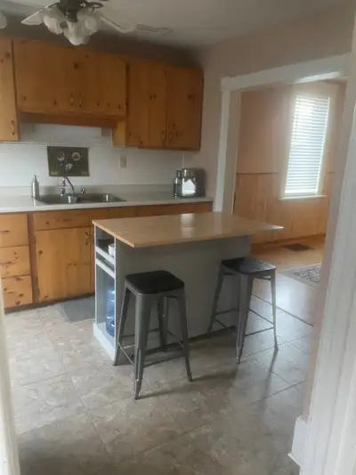 Charming rustic 2 bedroom duplex located in east end of Pembroke on the corner of Pembroke St. East...