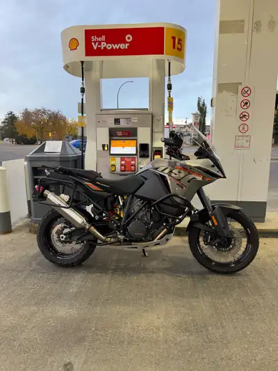 Posting up my 2015 ktm 1190 adventure up for trade. The bike has been well taken with tons of tastef...