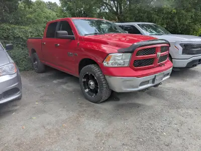 Dodge Ram Crew cab 8vitesses 4x4 5.7hemi, 263000km, carrosserie 8/10, le manifold et a faire il pert...