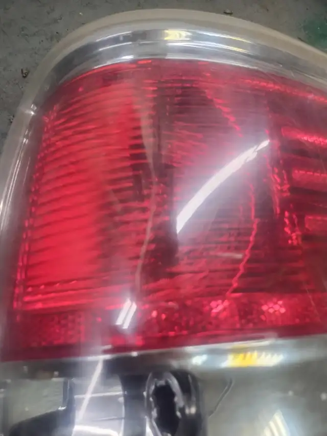 Tail light Right Rear in Auto Body Parts in Meadow Lake - Image 4