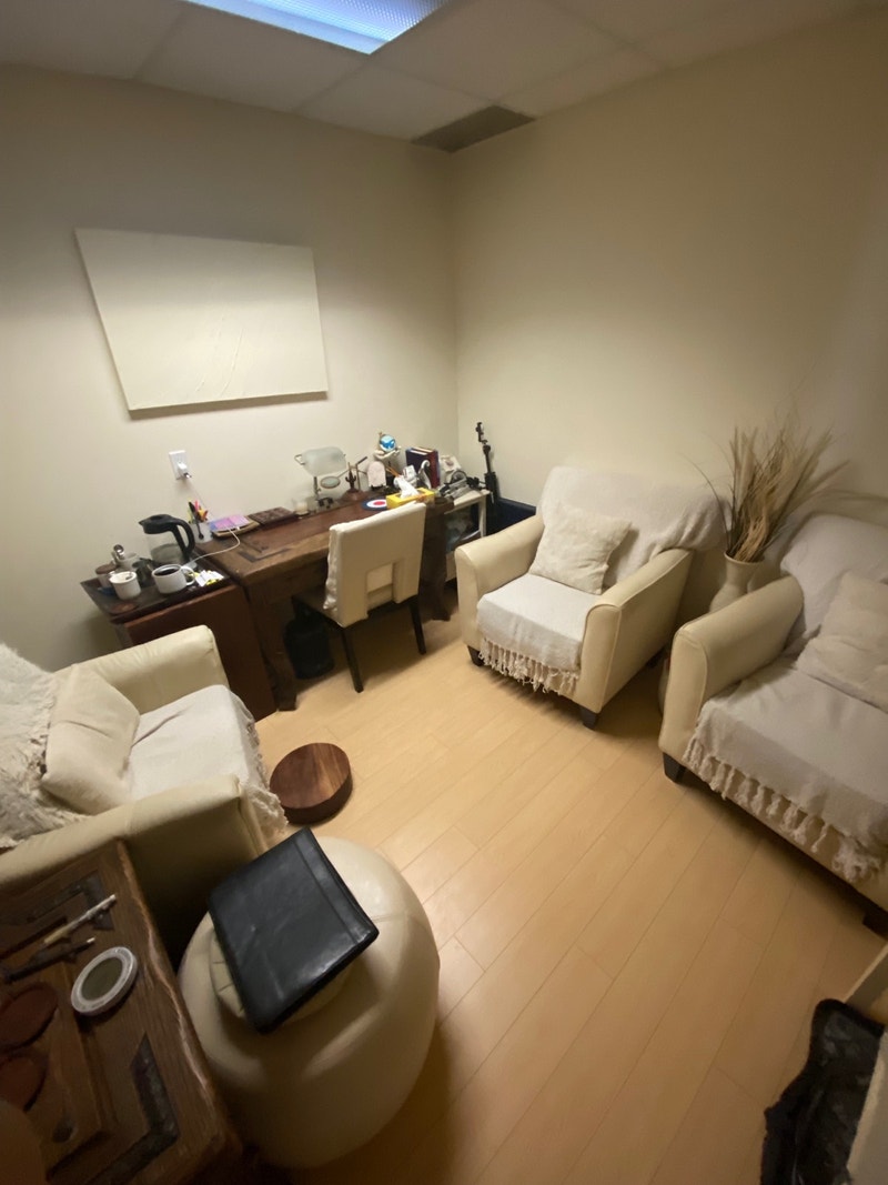 PROFESSIONAL ROOM FOR RENT IN PRIME VAUGHAN WESTON & LANGSTAFF Room