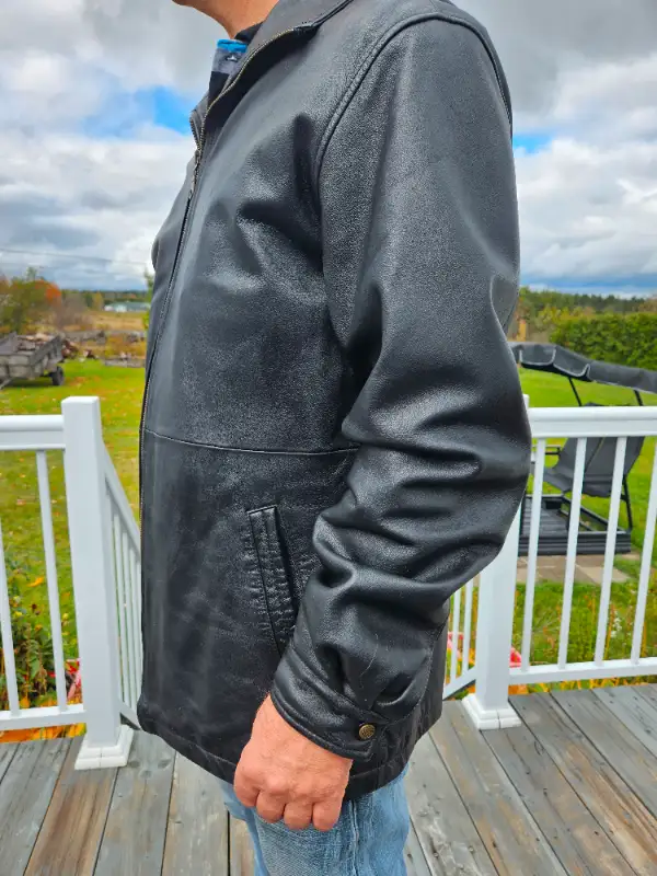 Manteau en cuir noir pour homme médium in Men's in St-Georges-de-Beauce - Image 3