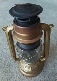 Vintage BAT Model No. 158 Kerosene Lantern