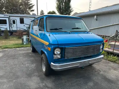 79 Boogie Van with 305 V8. Build your dream van toy. Comes with a bunch of accessories still to inst...
