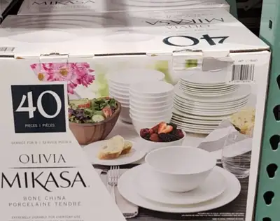 Brand New in Box! Enjoy by yourself or entertain your guests with this new Mikasa Olivia 40-piece di...